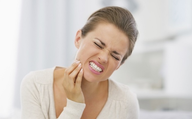 Почему стоит лечить зубы при беременности: преимущества обращения к стоматологу