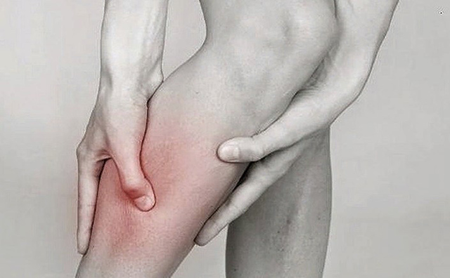 Почему сводит ноги судорогой: что делать, если сводит ноги – причины и лечение спазма