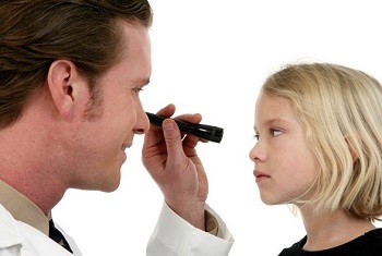 Покраснели белки глаз у ребенка, у взрослого: причины, что делать в домашних условиях