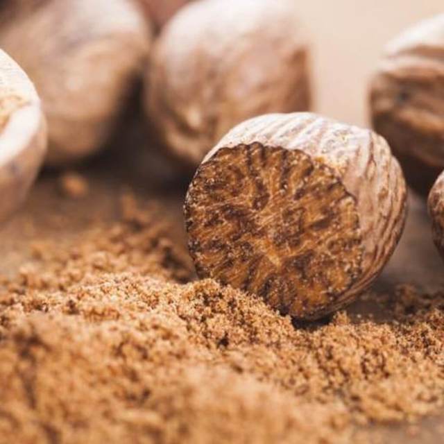 Полезные свойства мускатного ореха: состав, пищевая ценность, вред и противопоказания к употреблению