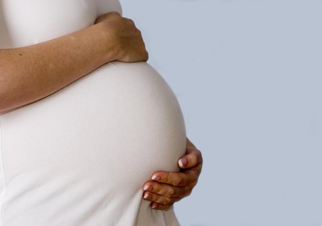 Полоска на животе у беременных: причины появления, когда исчезает, как это влияет на пол ребенка
