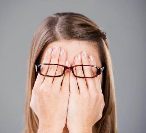 Последствия сильного стресса — потеря зрения, ухудшение аппетита
