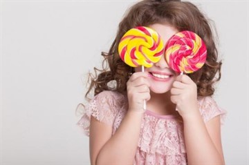 Повышенный сахар в крови у ребенка: причины, симптомы, что делать и как лечить