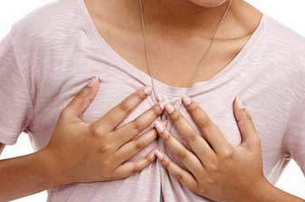 Появилось пятно на груди: причины, о чем говорит симптом?