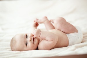 Правильное развитие ребенка в первый год жизни, психология, воспитание