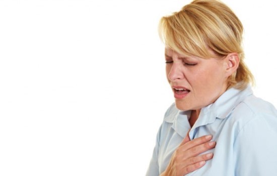Причины болей в грудной клетке: отчего болит в груди?
