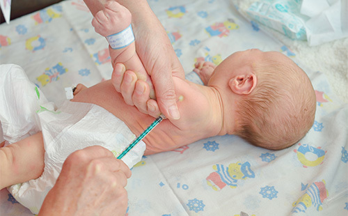 Прививка БЦЖ новорожденному: стоит ли ее делать, возможные осложнения и противопоказания к вакцинации, отзывы врачей и родителей