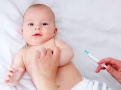 Прививка от гепатита новорожденным: польза и вред, особенности проведения вакцинации, побочные явления