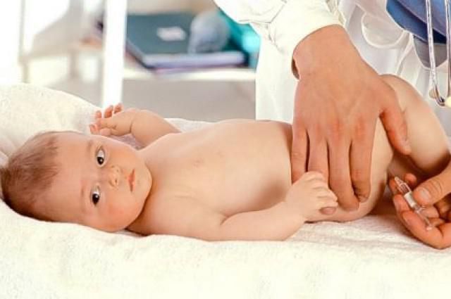 Прививка от гепатита новорожденным: польза и вред, особенности проведения вакцинации, побочные явления
