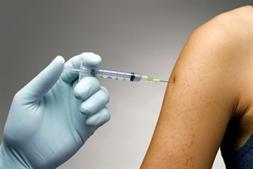 Прививки для выезда за границу: какие вакцинации делать туристам