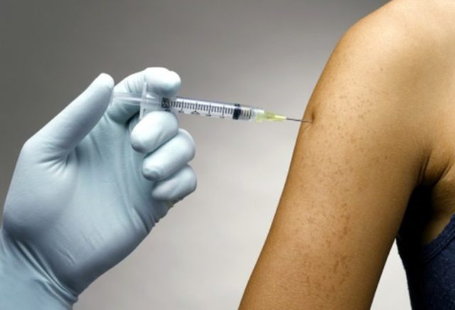 Прививки для выезда за границу: какие вакцинации делать туристам