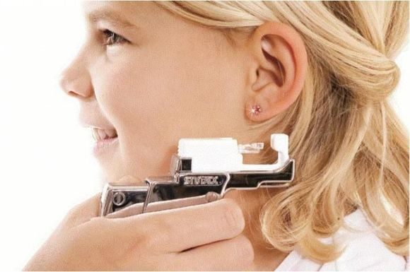 Прокалывание ушей пистолетом, по системе 75, прокалывание ушей иглой: суть методов