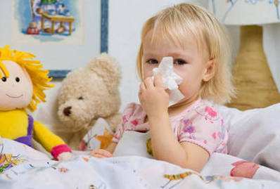 Простуда у детей, взрослых и беременных женщин: как проявляется и что можно принимать при первых симптомах?