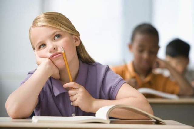 Рассеянность и невнимательность у детей: дошкольников и школьников, какие причины?