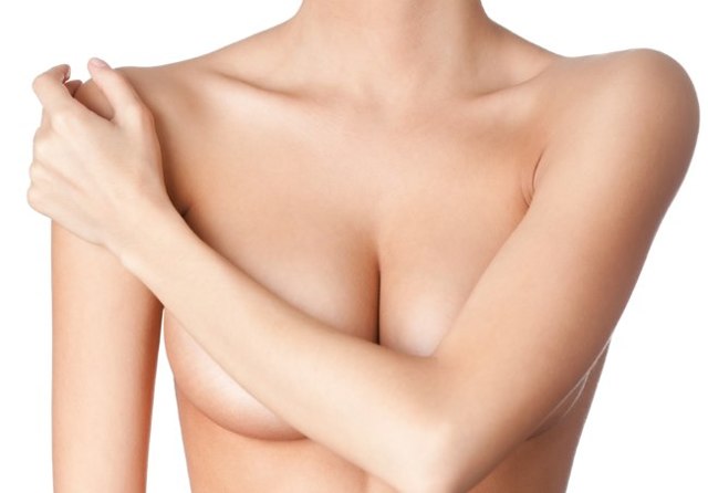 Растяжки на груди: причины появления, сопутствующие проявления, методы избавления и меры профилактики