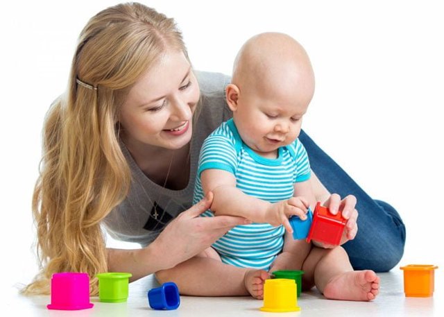 Развитие ребенка: от рождения до 6 месяцев, что умеет малыш в полгода