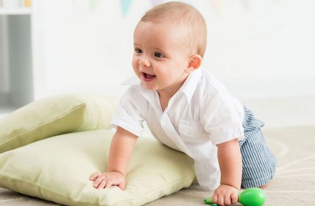 Развитие ребенка: от рождения до 6 месяцев, что умеет малыш в полгода