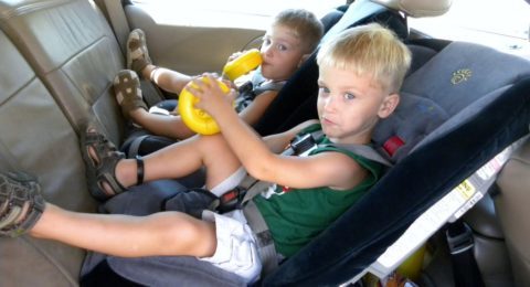 Ребенка укачивает в машине, в транспорте: что делать, лекарства от кинетоза