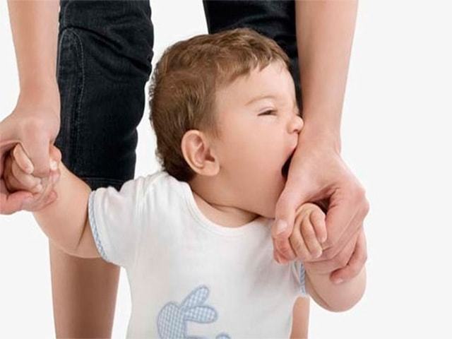 Ребенок кусается в 1-2 года в детском саду — как отучить?