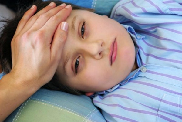Ребенок упал в обморок: причины приступа, как оказать первую помощь