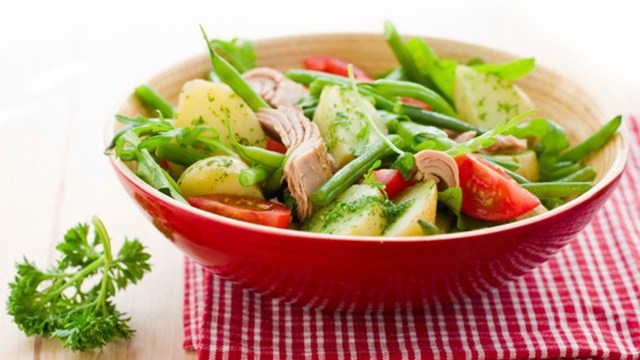 Салат с курицей и фасолью — лучшие рецепты