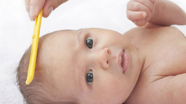 Себорейный дерматит у грудничка: как правильно снимать корочки у ребенка