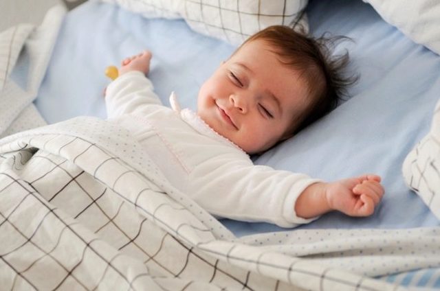 Сколько должен длиться ночной и дневной сон у ребенка: рекомендации докторов