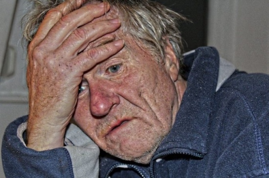 Старческая деменция: причины развития, первые признаки и специфические симптомы, методы лечения слабоумия