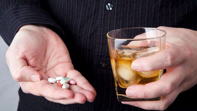 Теофедрин и алкоголь: свойства препарата, взаимодействие со спиртным, вероятные побочные эффекты