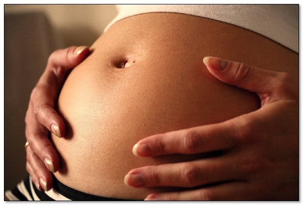 Травмы, удар в живот при беременности на ранних и поздних сроках: последствия