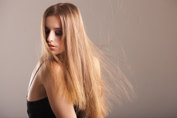 Уход за волосами зимой: несколько способов снятия статического элекстричества с прически и рецепты масок