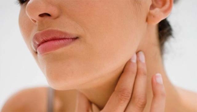 Увеличение, воспаление лимфоузлов на шее, под челюстью: частые причины и методы лечения