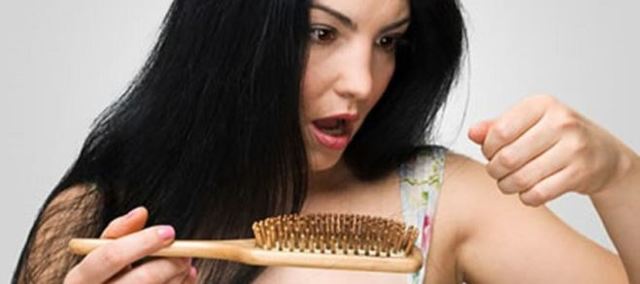 Выпадение волос с луковицей: причины и эффективные способы лечения