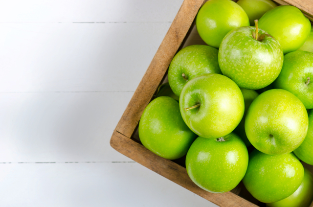 Яблоки: польза и вред для организма, пищевая ценность и лечебные свойства, правила выбора и хранения