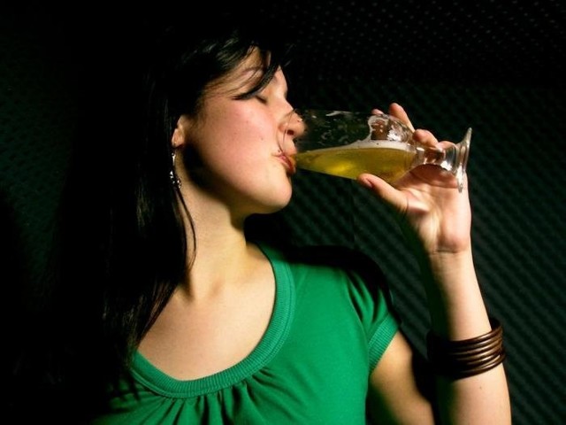 Женский алкоголизм: причины и характерные признаки зависимости, эффективные методы лечения