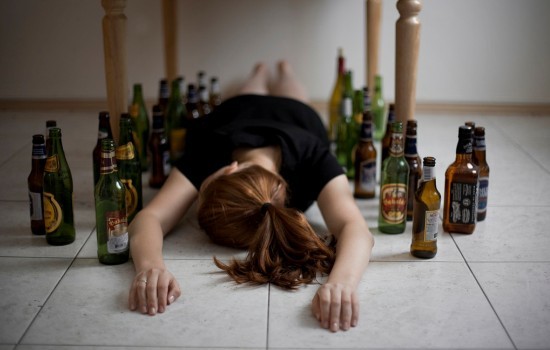 Женский алкоголизм: причины и характерные признаки зависимости, эффективные методы лечения