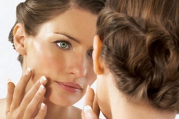 Жирная кожа: возможные причины, правила ухода, эффективные средства и домашние маски