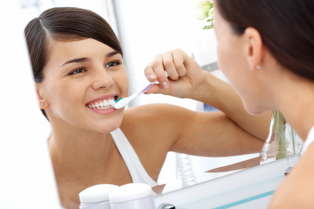 Зубной камень: провоцирующие факторы, симптомы появления, методы удаления в стоматологии и в домашних условиях