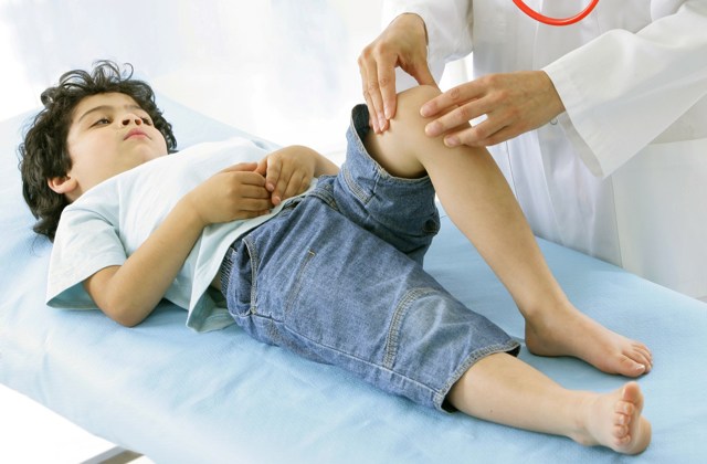 Артрит ревматоидный, коленного сустава: что это, как проявляется, причины развития, диагностика и лечение
