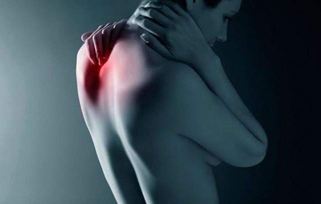 Боли при остеохондрозе: как снять болевой приступ медикаментами, почему появляются неприятные ощущения, эффективные упражнения