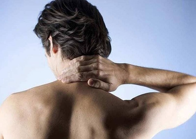 Последствия шейного остеохондроза для организма человека: симптомы, возможные осложнения, стадии, клиническая картина, диагностика и лечение