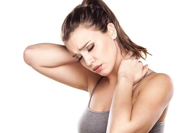 Симптомы и признаки шейного остеохондроза у женщин: причины, как проявляется, диагностика и терапевтические мероприятия, профилактика и рекомендации врачей