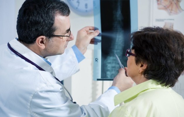 Синдром позвоночной артерии при шейном остеохондрозе: причины, как проявляется, диагностика и лечебные мероприятия, профилактика и рекомендации врачей