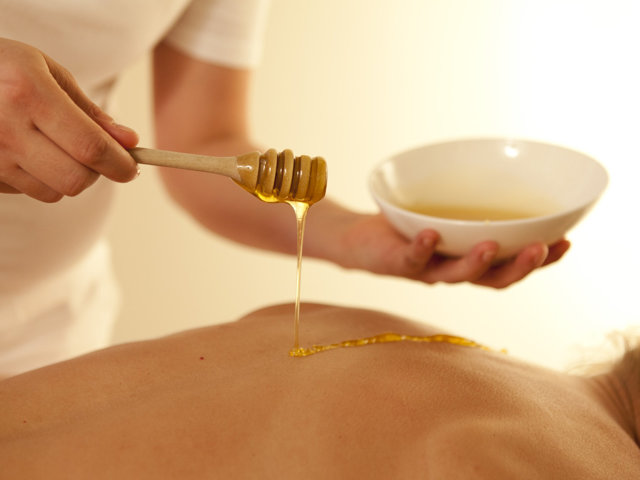 Все о массаже шейного отдела с мёдом от остеохондроза: показания и противопоказания к процедуре, особенности проведения, эффективность и отзывы