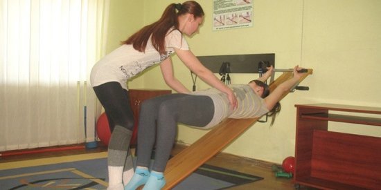 Зарядка при остеохондрозе поясничного отдела, упражнения, гимнастика: требования к занятиям с медицинской точки зрения, правила, подготовка и польза от спорта