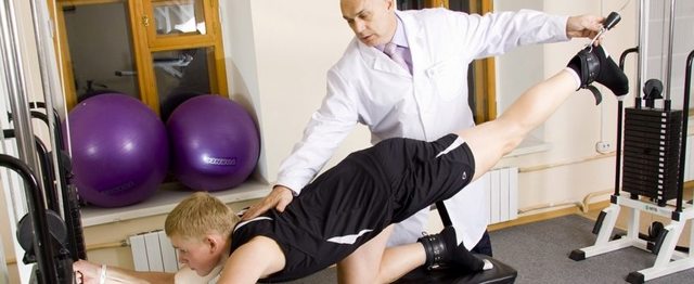 Зарядка при остеохондрозе поясничного отдела, упражнения, гимнастика: требования к занятиям с медицинской точки зрения, правила, подготовка и польза от спорта