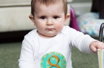 8 месяцев ребенку: 7 навыков, физическое развитие и игры