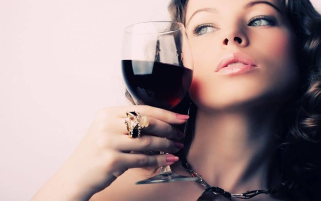 Алкоголь и месячные – можно или нельзя