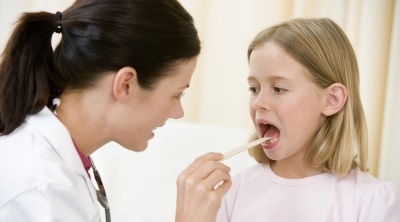 Антибиотики при ангине у детей: 9 рекомендаций от педиатра