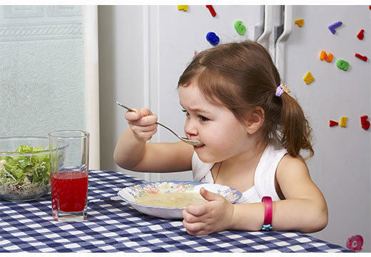 Чем кормить ребенка после рвоты: 8 частых причин рвоты, рекомендованные и запрещённые продукты